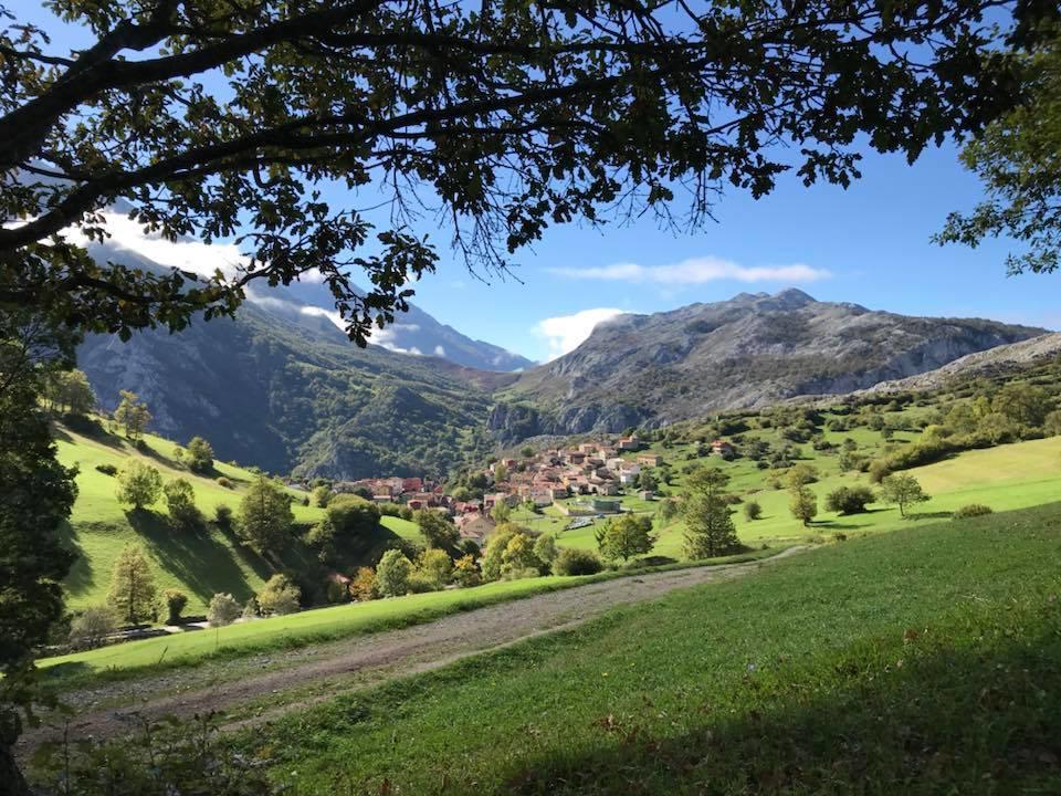 Hotel Rural Pena Castil Sotres Exteriör bild